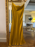 Charger l'image dans la galerie, Lucie Gabossi - Zara Robe dorée longue bretelles
