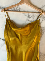 Charger l'image dans la galerie, Lucie Gabossi - Zara Robe dorée longue bretelles
