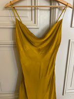 Charger l'image dans la galerie, Lucie Gabossi - Zara Robe dorée longue bretelles
