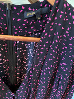 Charger l&#39;image dans la galerie, Combishort robe Maje noir à motifs roses
