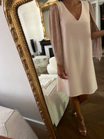 Charger l'image dans la galerie, Maison Guillemette - Robe rose poudré manches irisés
