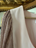 Charger l'image dans la galerie, Maison Guillemette - Robe rose poudré manches irisés
