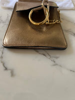 Charger l'image dans la galerie, Chloé - Mini sac à bandoulière en cuir doré Fayé
