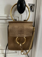 Charger l'image dans la galerie, Chloé - Mini sac à bandoulière en cuir doré Fayé
