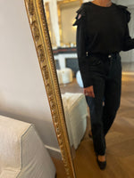 Charger l&#39;image dans la galerie, Weill - Top noir épaules dénudées à froufrous
