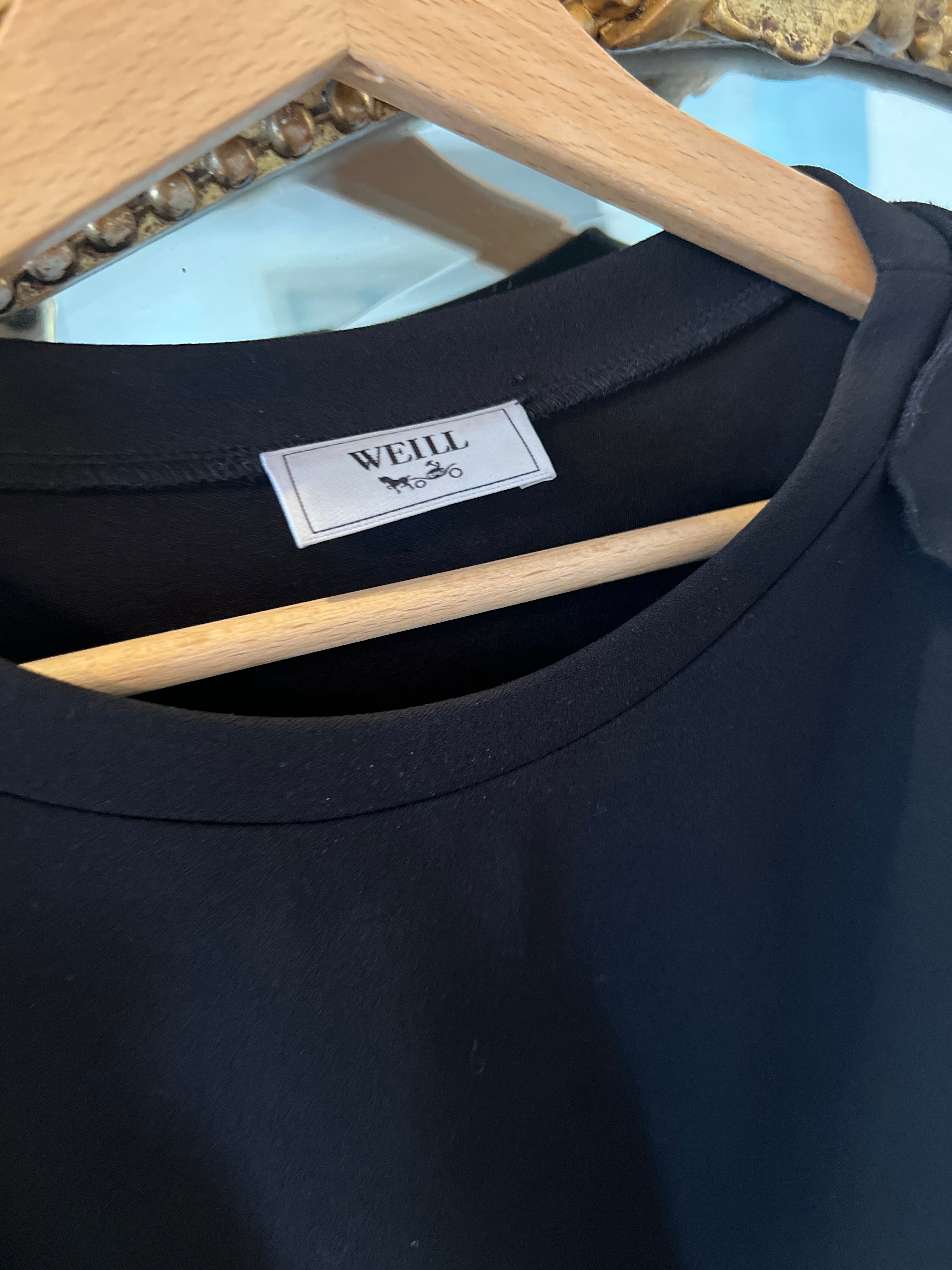 Weill - Top noir épaules dénudées à froufrous