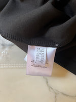 Charger l&#39;image dans la galerie, Weill - Top noir épaules dénudées à froufrous
