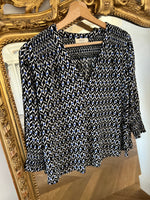 Charger l&#39;image dans la galerie, Blouse Ba&amp;sh Leo noire et bleue
