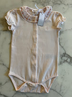 Charger l'image dans la galerie, Tartine et Chocolat - Body rose Neuf col volant T.18 mois
