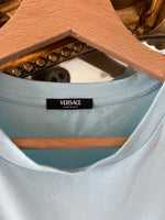 Charger l'image dans la galerie, Versace - T-shirt bleu ciel
