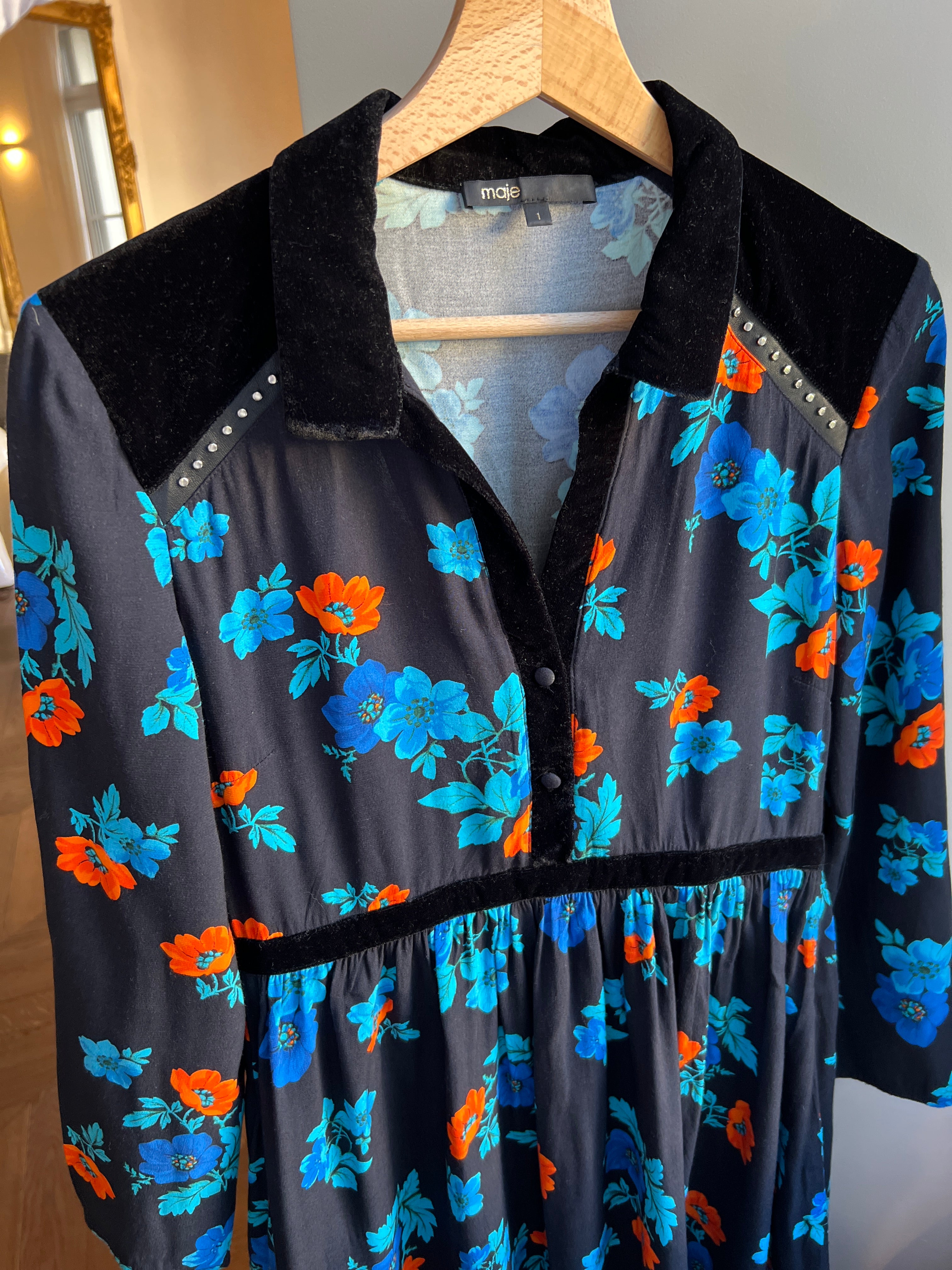 Robe Maje à fleurs bleu et orange col velour