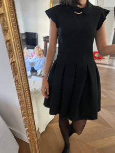 Robe Maje noire chainette or