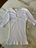 Charger l&#39;image dans la galerie, Top Ba&amp;sh blanc décolleté avec ronds
