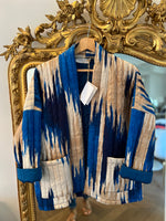 Charger l&#39;image dans la galerie, Ariane Brodier Veste Kimono Intuition Paris Neuve bleue et beige
