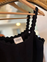Charger l&#39;image dans la galerie, Débardeur Claudie Pierlot noir bretelles vagues
