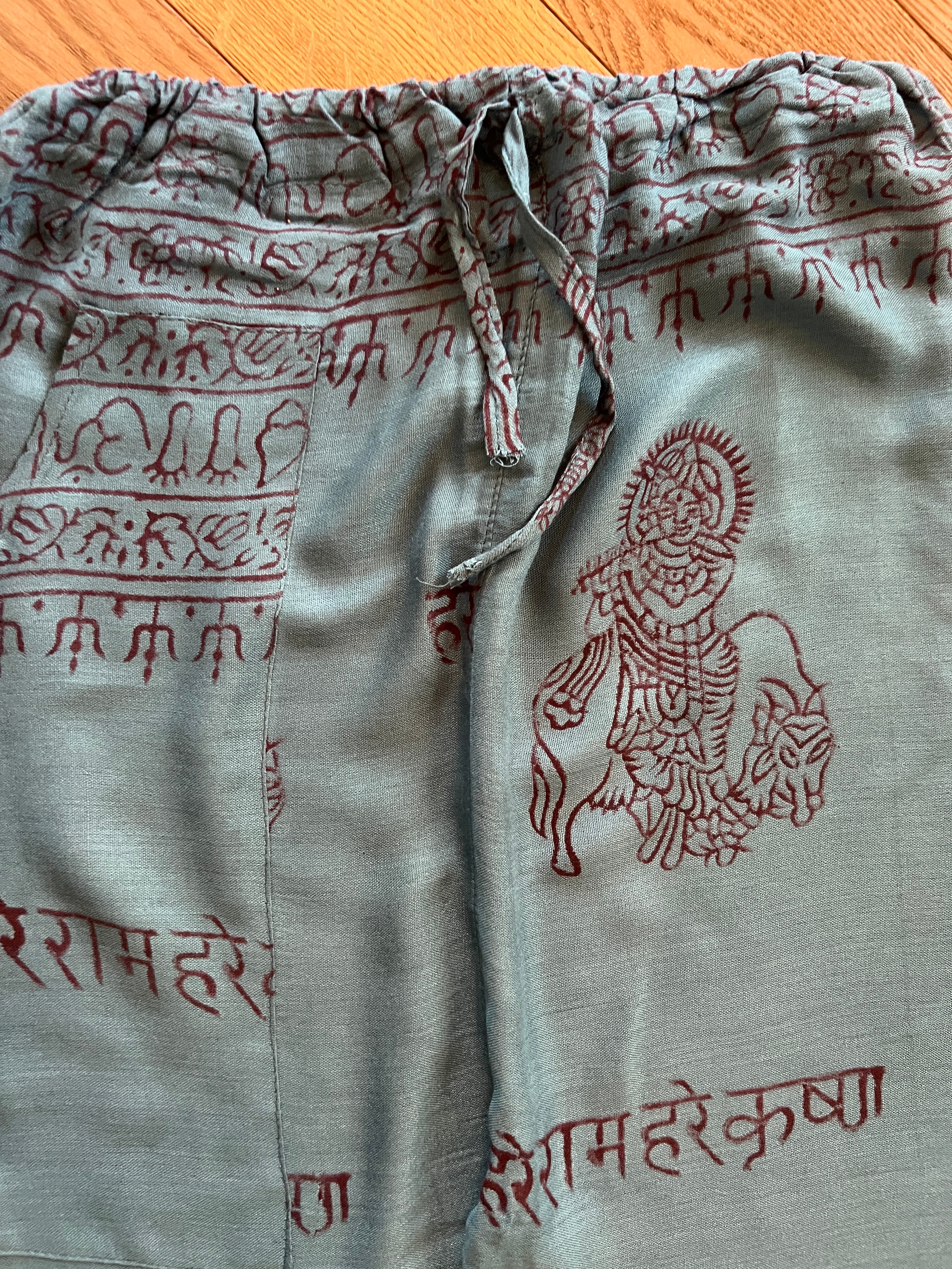 Our Manor- Pantalon fluide et fin bleu à motifs