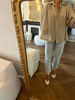 Charger l&#39;image dans la galerie, Laurence Bras - Blouse chemise à rayures beige
