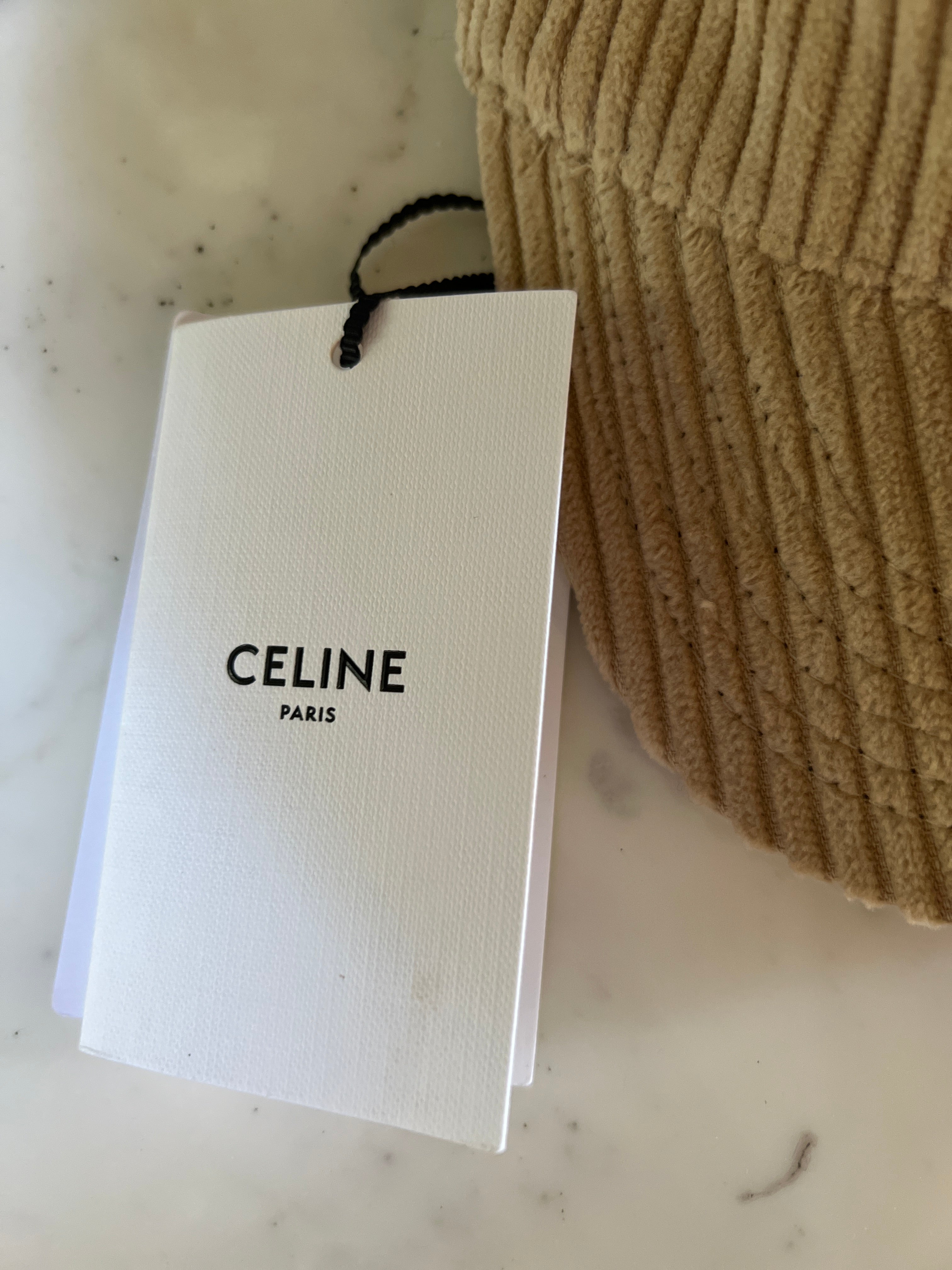 Celine - Casquette en velours beige neuve