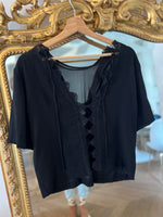 Charger l&#39;image dans la galerie, Sandro - Blouse noire en dentelle
