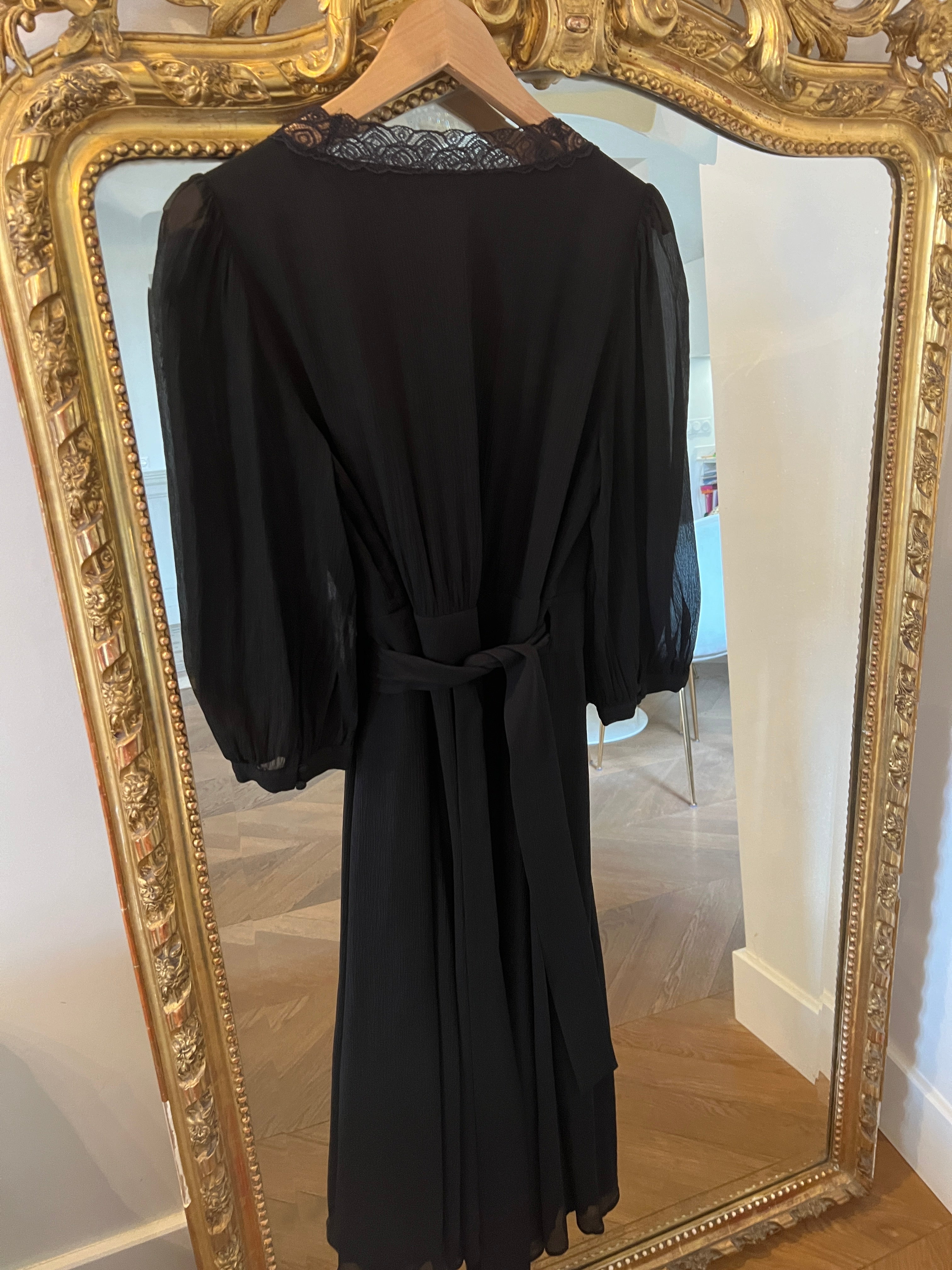 Robe Sezane noir décolleté dentelle en soie