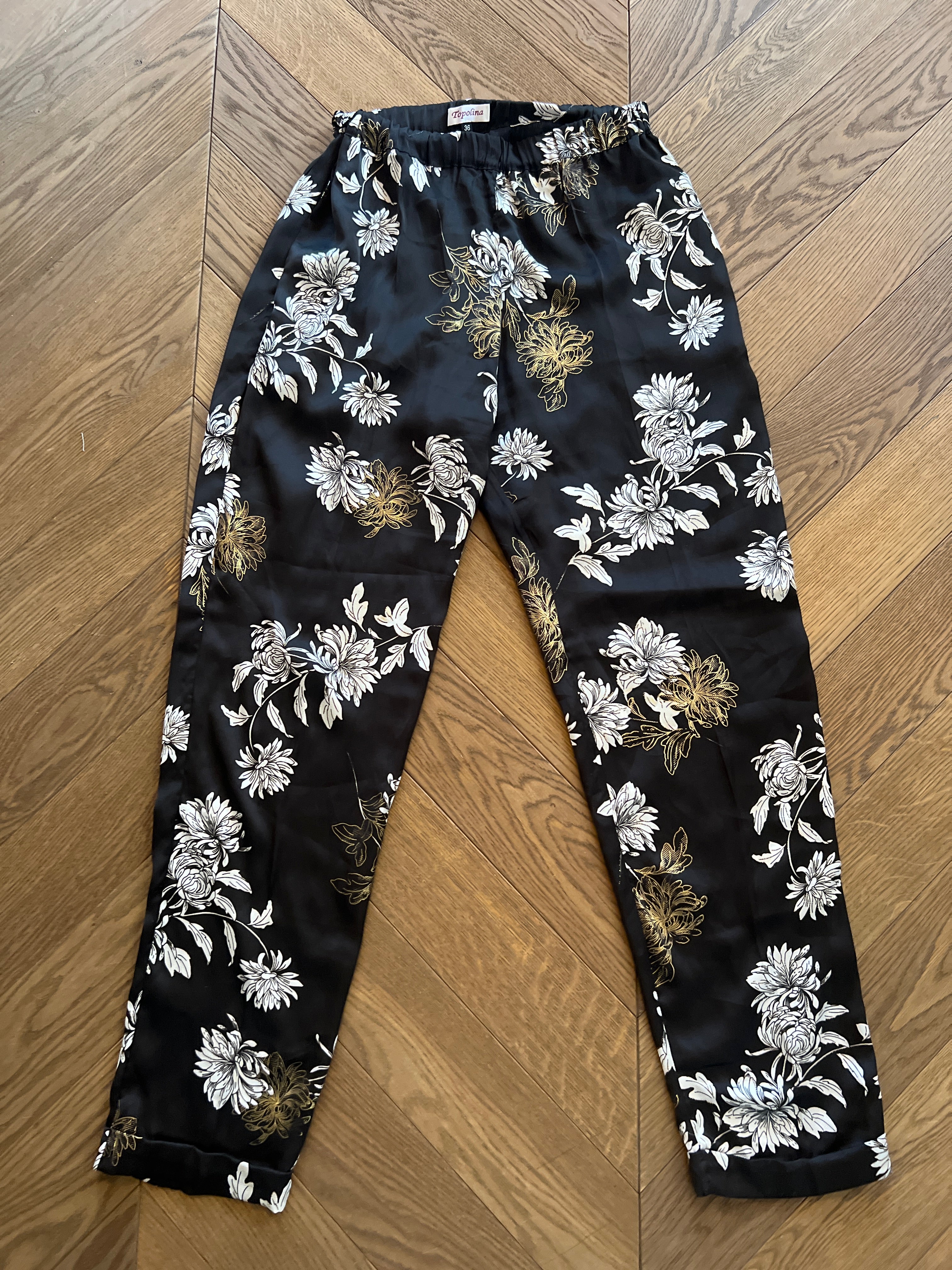 Topolina - Pantalon noir satiné à fleurs