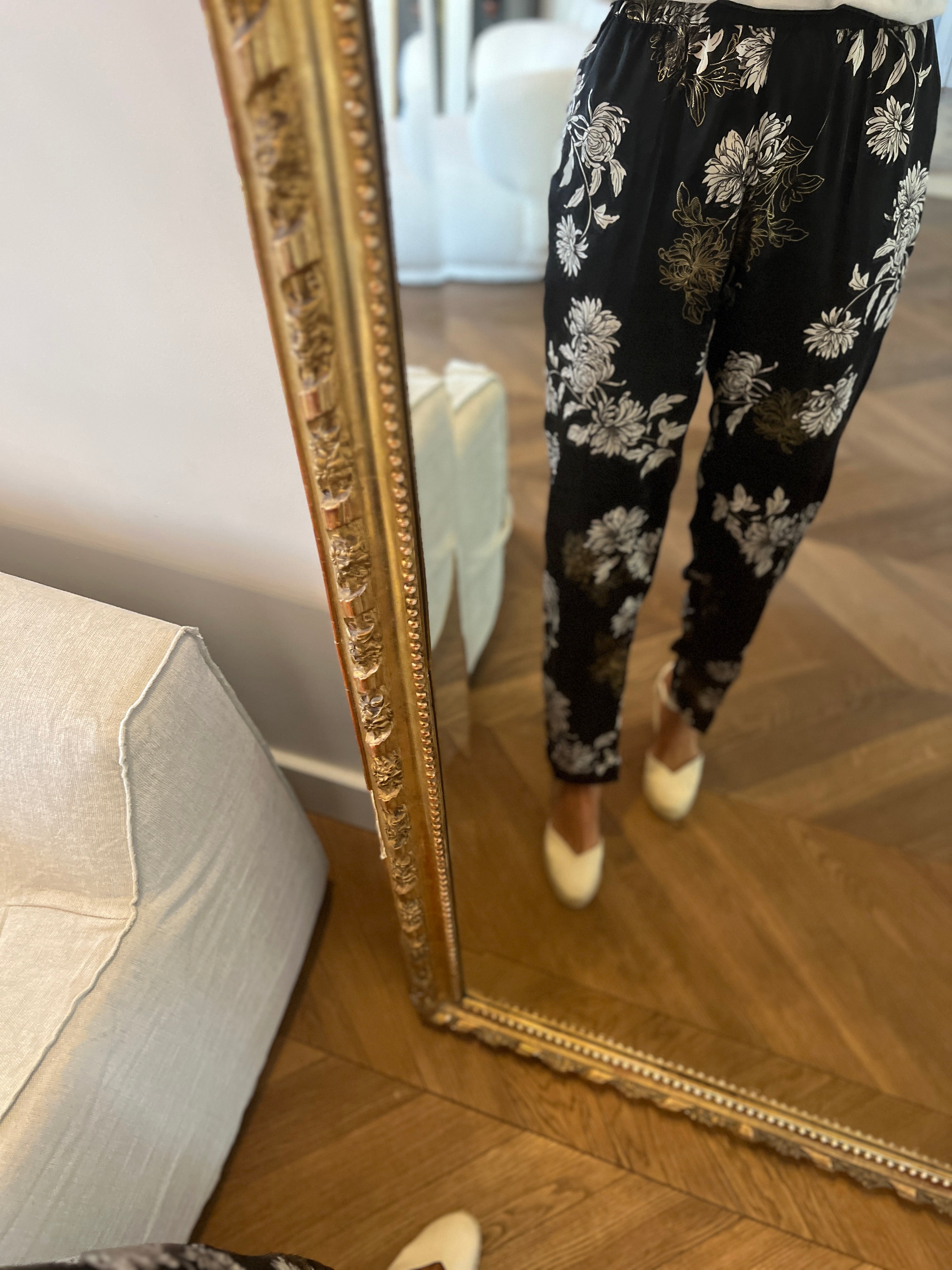 Topolina - Pantalon noir satiné à fleurs