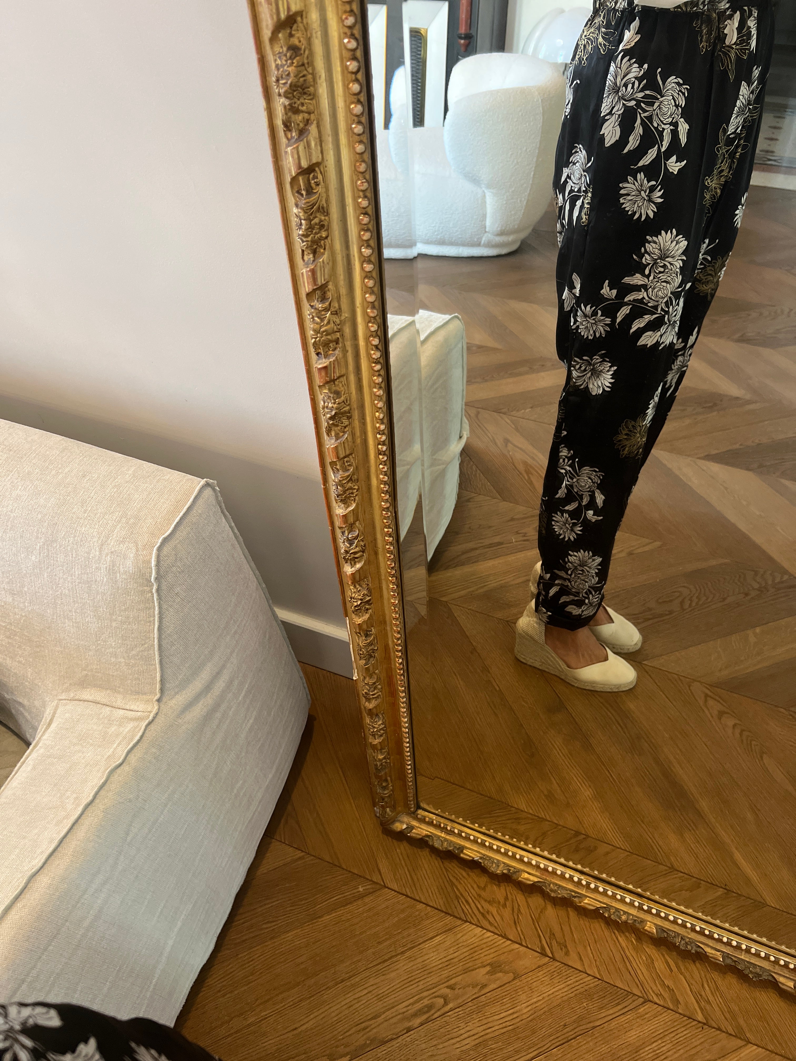 Topolina - Pantalon noir satiné à fleurs