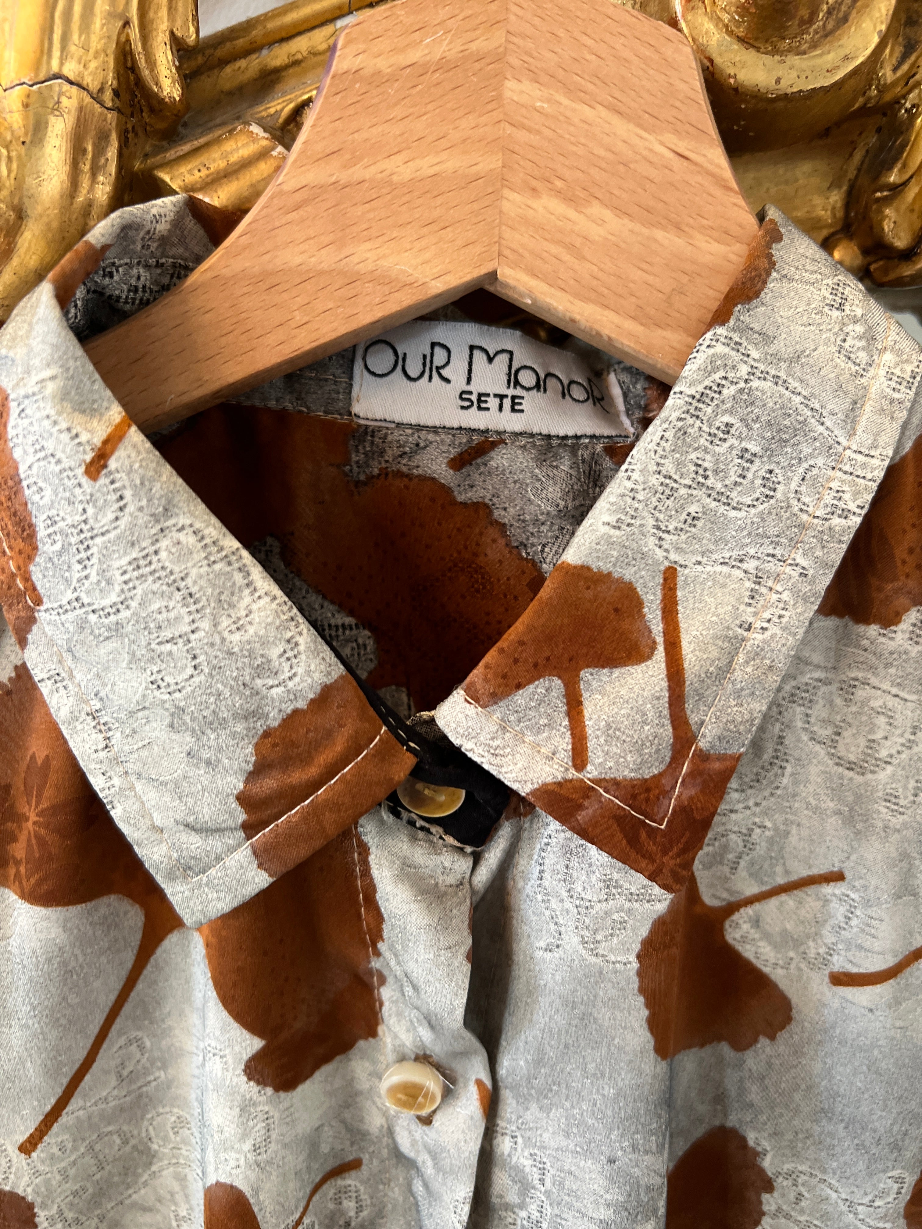 Our Manor - Chemise satinée marron gris