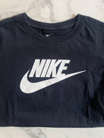 Charger l'image dans la galerie, Nike - T-shirt noir logo blanc
