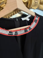 Charger l&#39;image dans la galerie, Ariane Brodier T shirt Maje noir collier rouge
