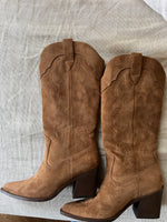 Charger l'image dans la galerie, Bershka - Bottes camel à talons Neuves
