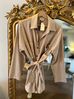 Charger l&#39;image dans la galerie, Sur chemise Diega beige
