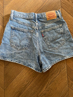 Charger l'image dans la galerie, Levis - Short en jean High Waisted Mom Shorts
