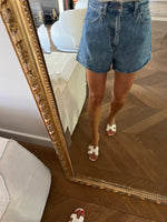 Charger l'image dans la galerie, Levis - Short en jean High Waisted Mom Shorts
