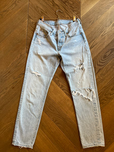 Jean Levis 501 troué bleu ciel