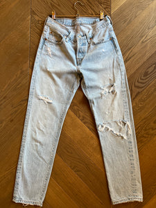 Jean Levis 501 troué bleu ciel