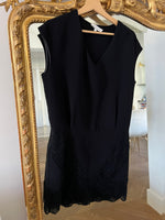 Charger l'image dans la galerie, Sandro- Robe noire bas dentelle ajourée
