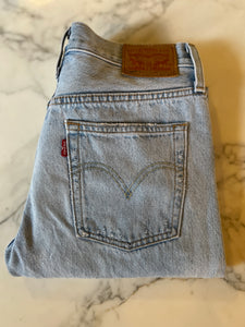 Jean Levis 501 troué bleu ciel