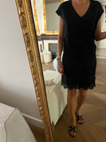 Charger l'image dans la galerie, Sandro- Robe noire bas dentelle ajourée
