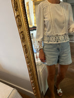 Charger l'image dans la galerie, La Petite Etoile - Blouse blanche et brodée
