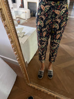 Charger l'image dans la galerie, Zara - Pantalon noir à fleurs colorées
