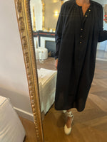 Charger l'image dans la galerie, Laurence Bras - Robe neuve noire longue boutons diamants
