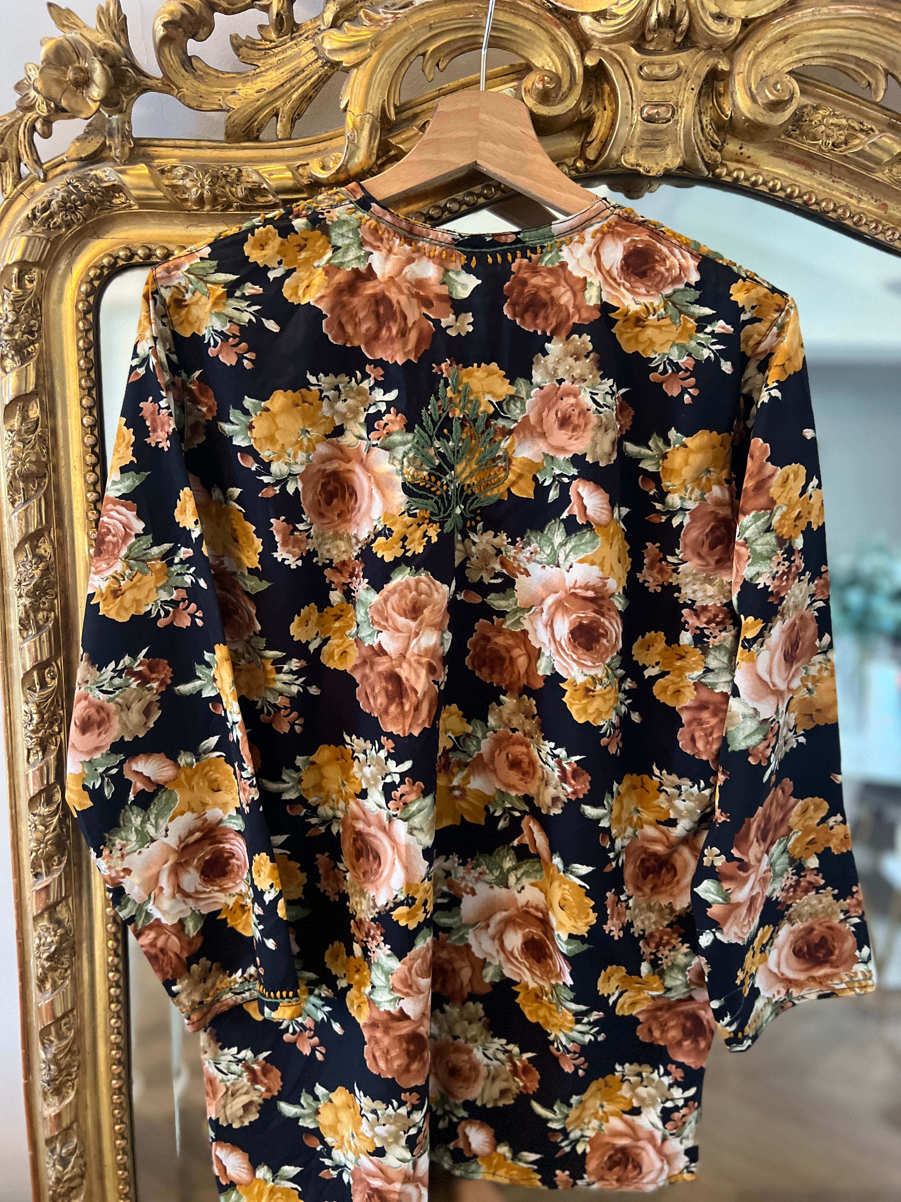 Blouse à fleurs automnale marron