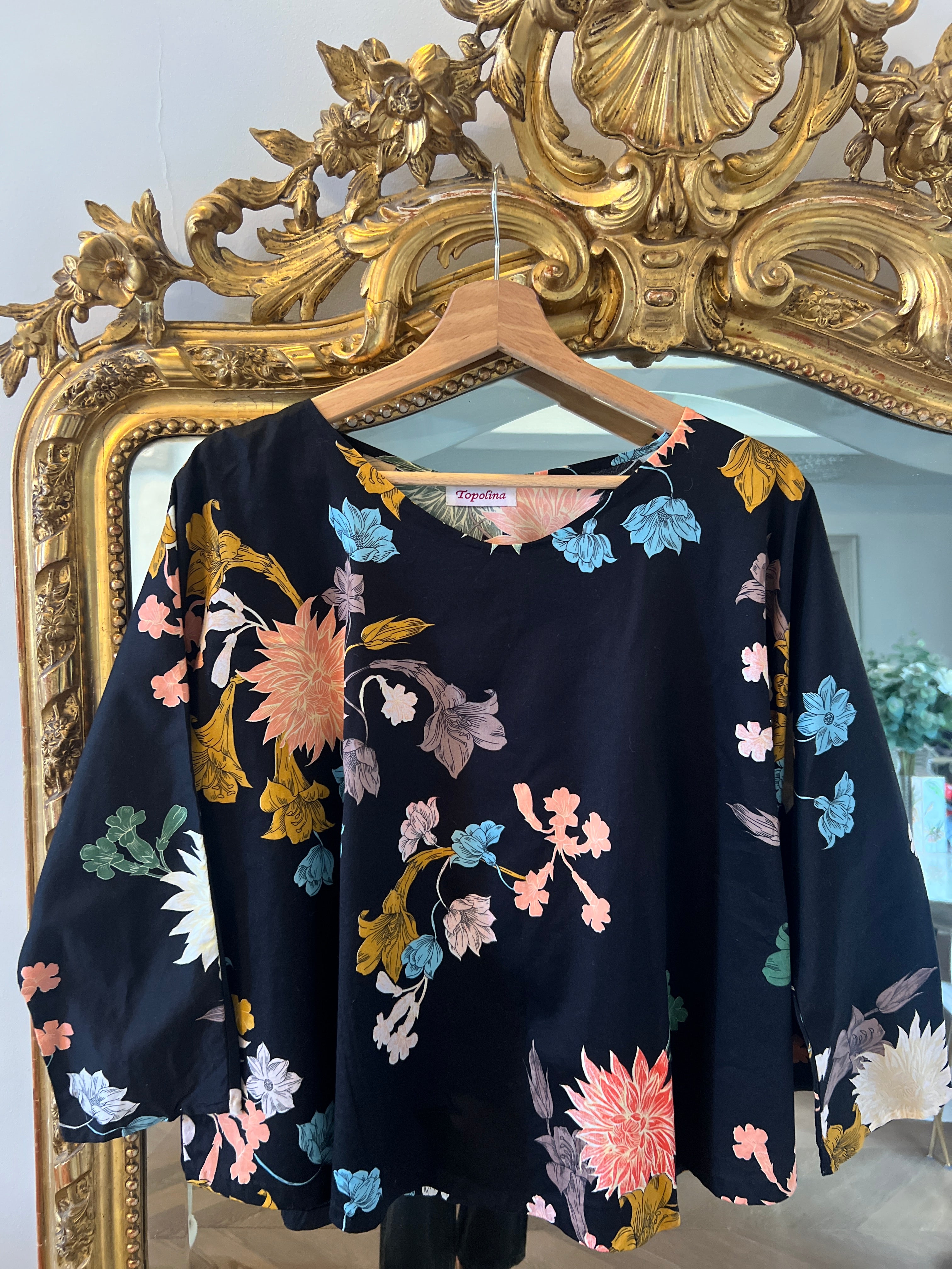 Topolina - Blouse noire à fleurs