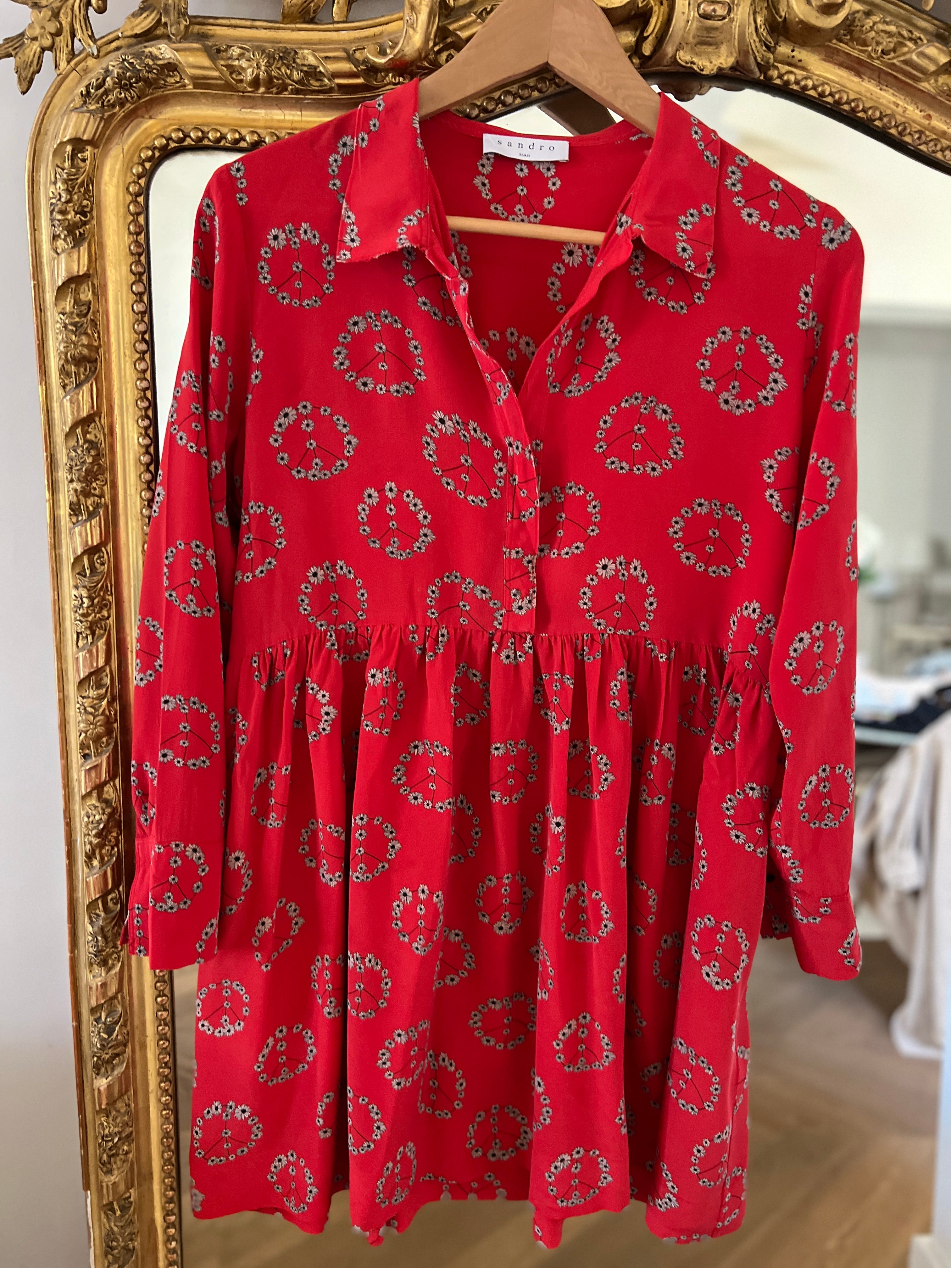 Robe Sandro en soie rouge à fleurs