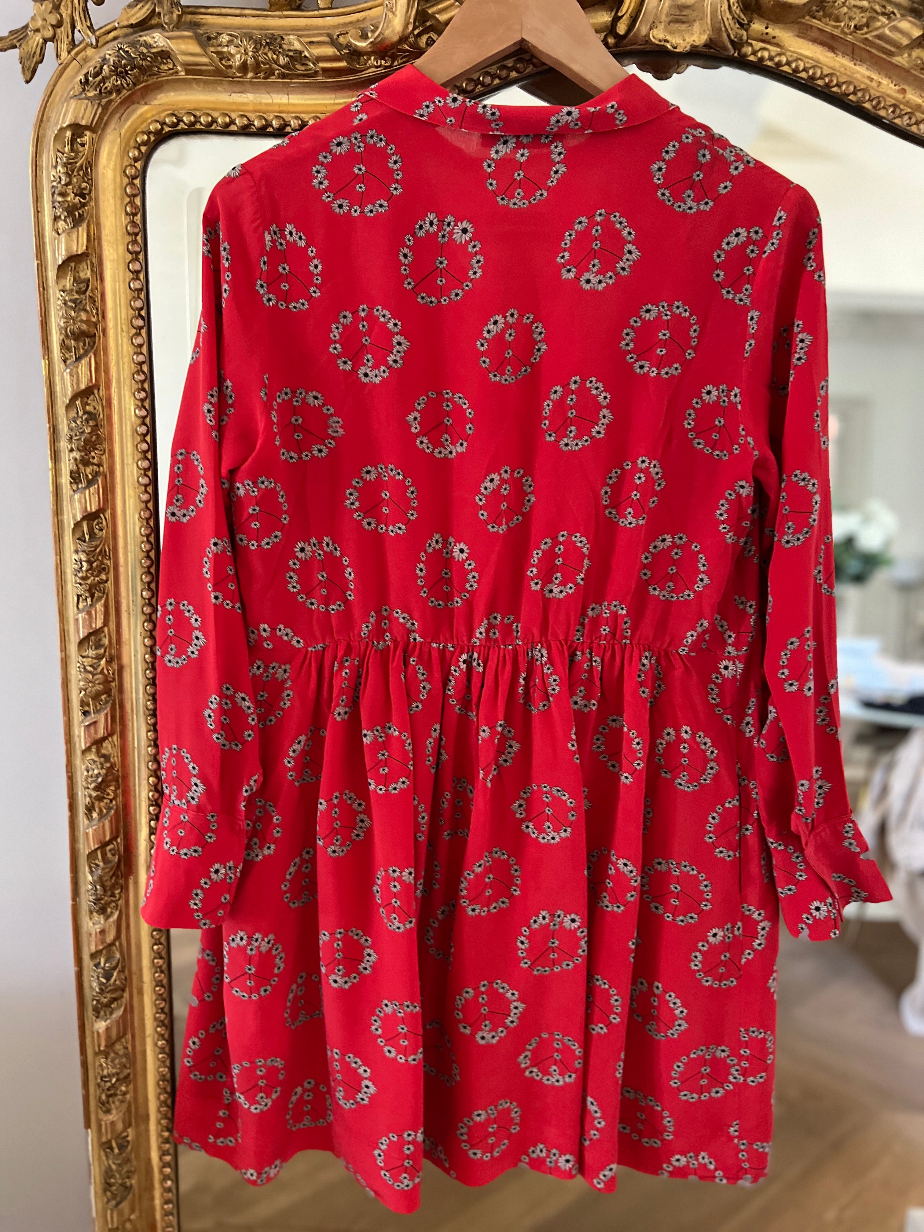 Robe Sandro en soie rouge à fleurs