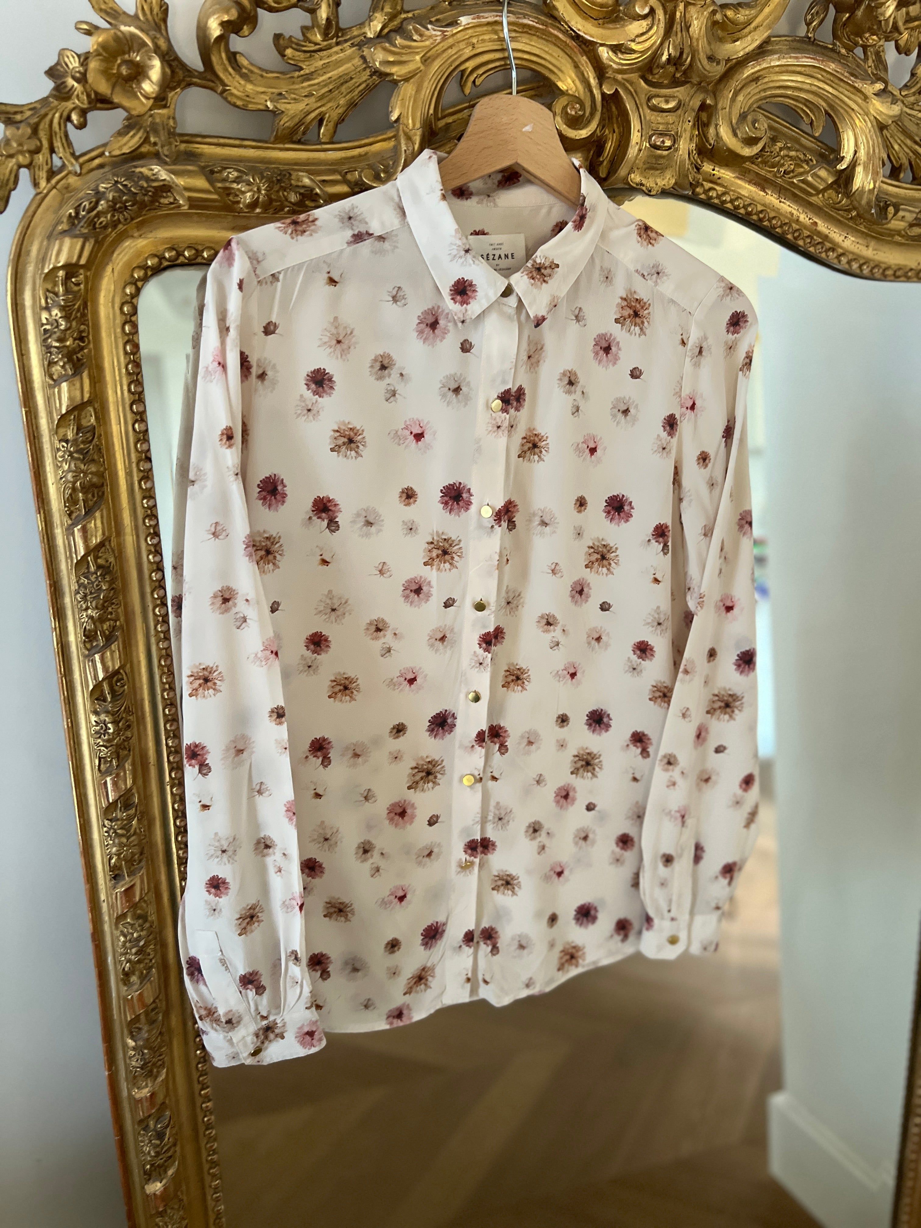 Chemise en soie Sezane beige à fleurs