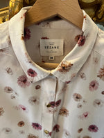 Charger l&#39;image dans la galerie, Chemise en soie Sezane beige à fleurs
