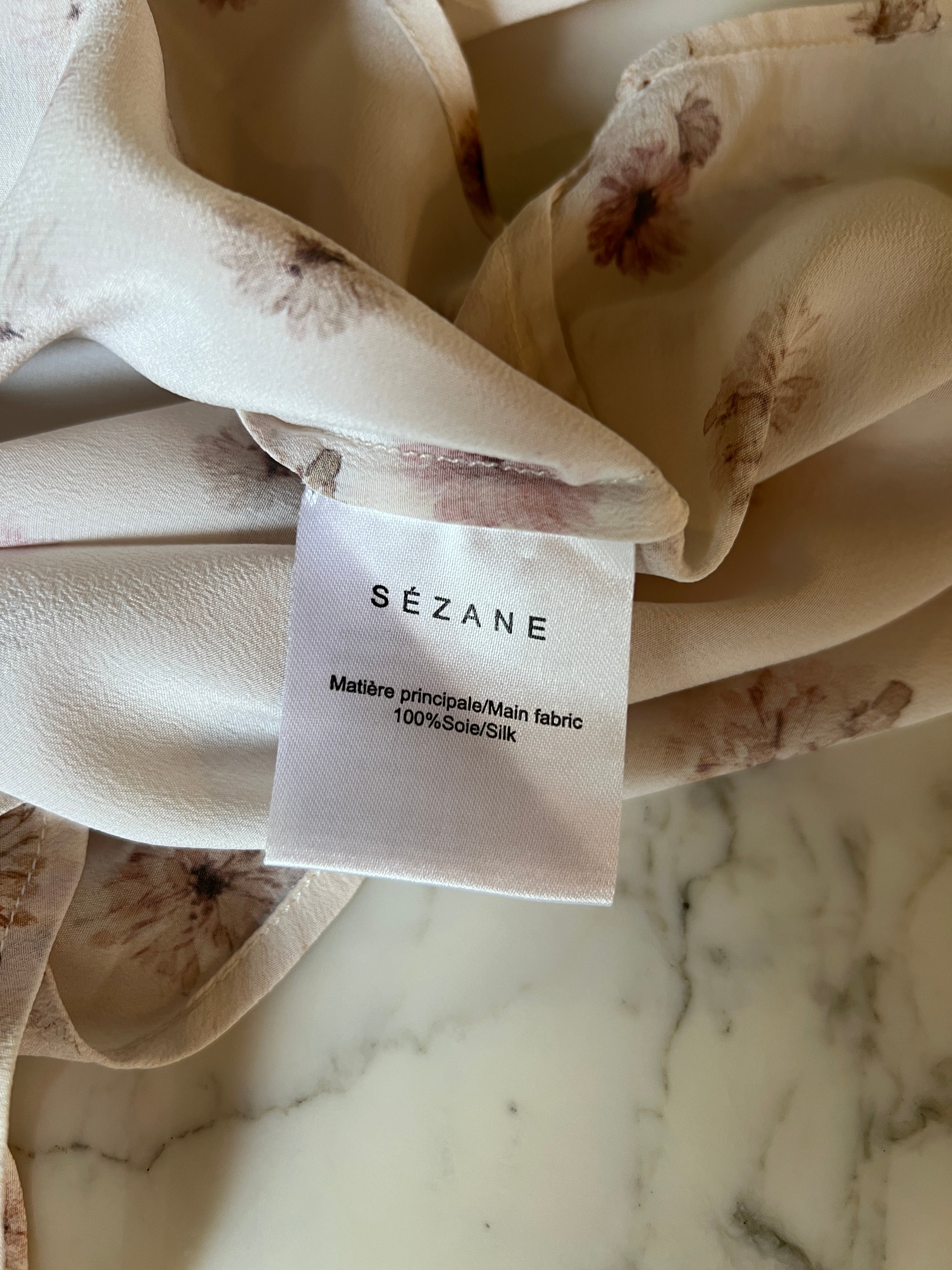 Chemise en soie Sezane beige à fleurs