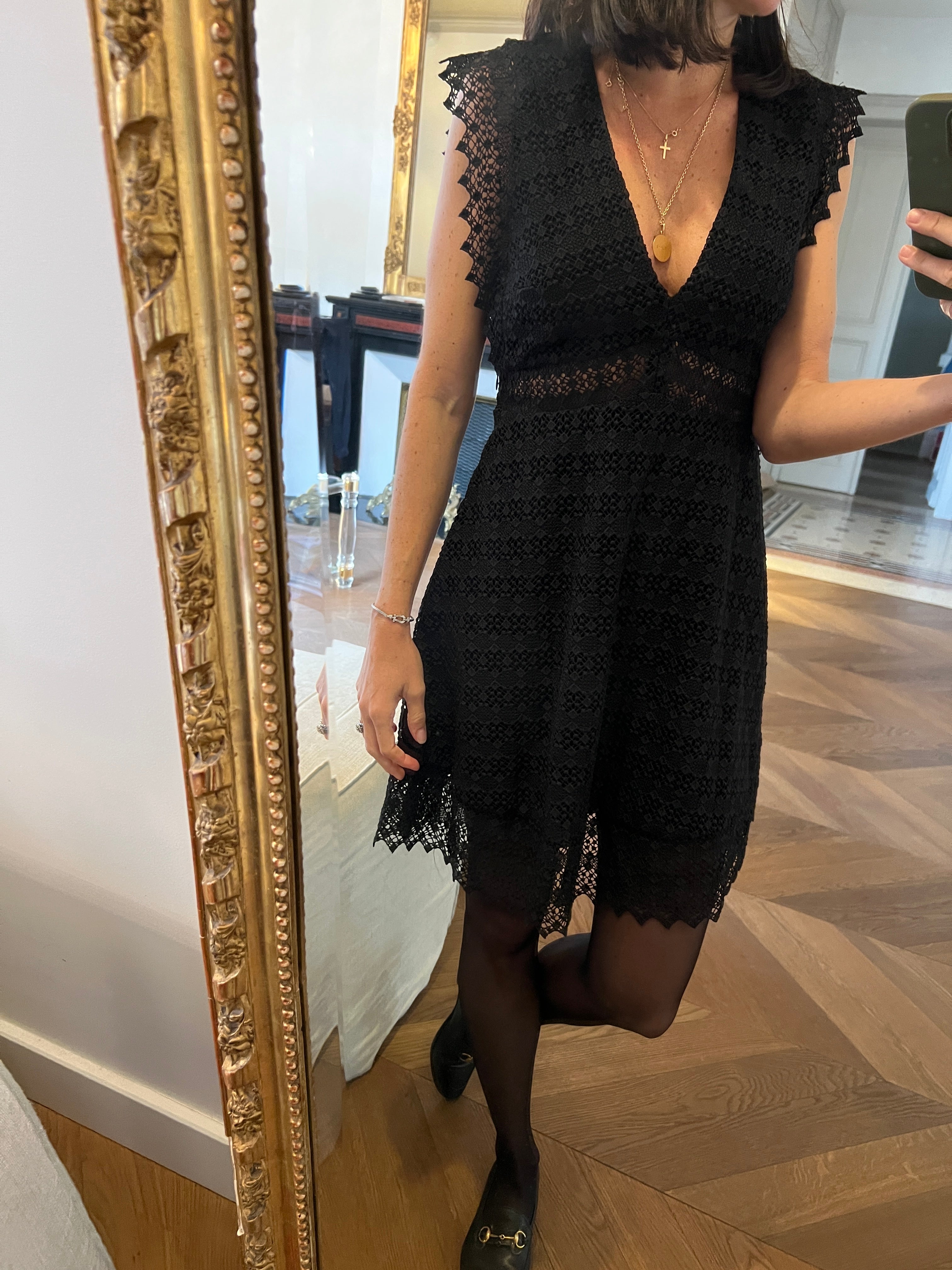 Robe Sandro dentelle noire col V